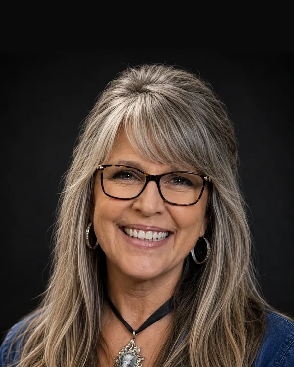 Headshot of Heather Lloyd