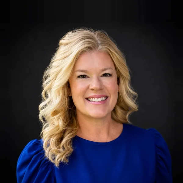 Headshot of Stephanie Thornton